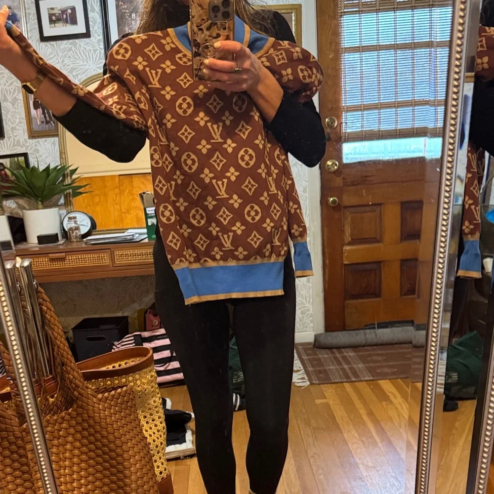 VINTAGE UNIQUE LOUIS VITTON TURTLENECK SOFT BUTTERY SWEATER/POLYESTER BLEND S/M - Picture 5 of 7